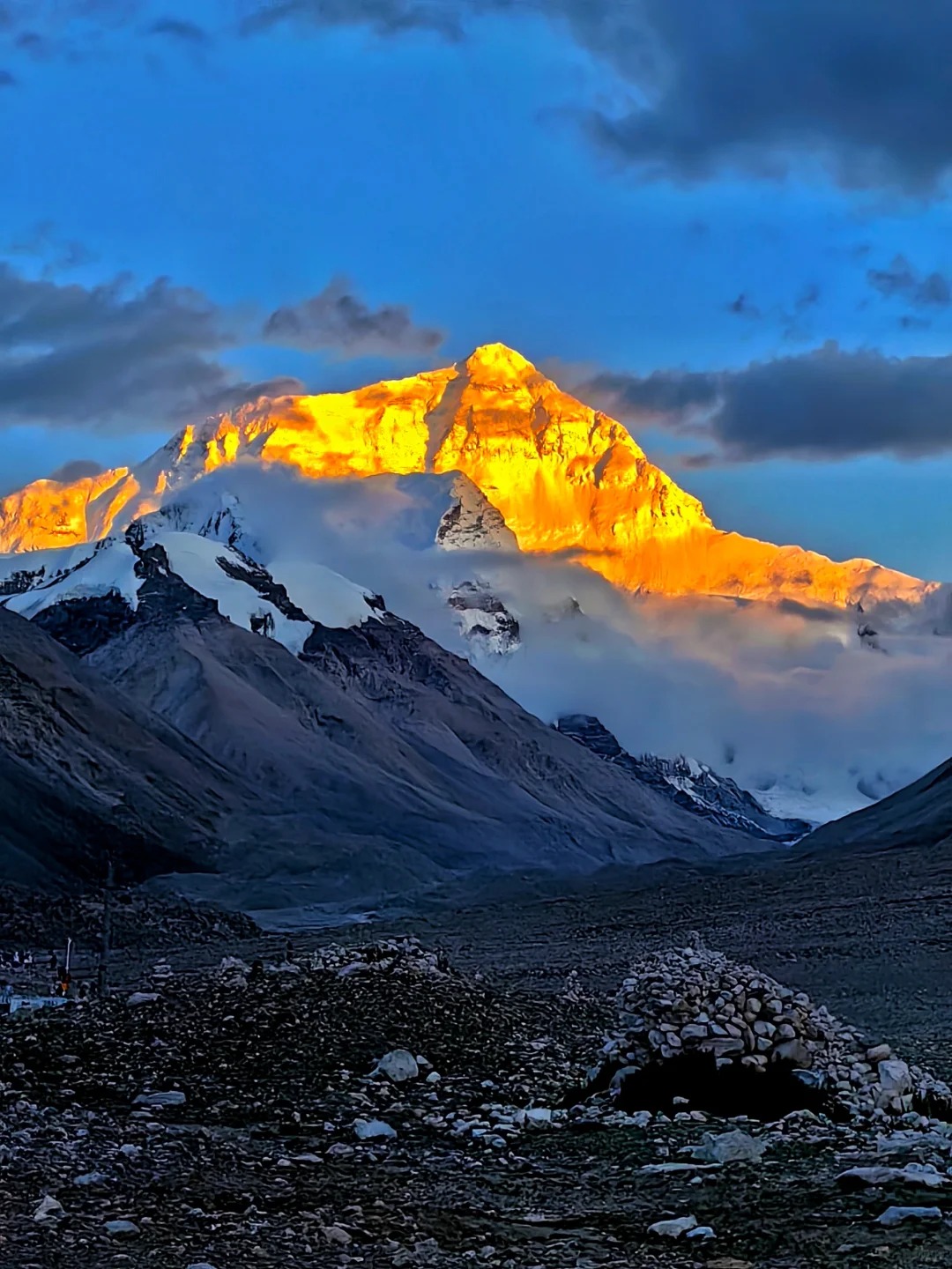 Mount Everest (Qomolangma), north side from Tibet — view of world’s tallest peak from China — PandaPower Travel

