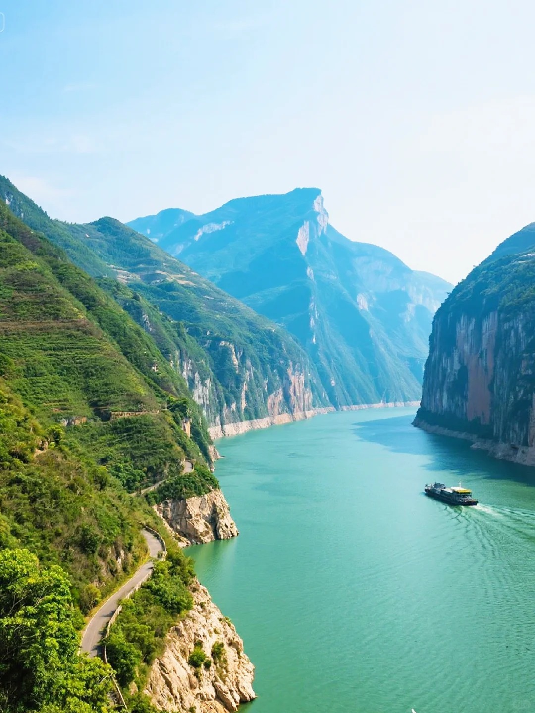 Yangtze River Three Gorges — dramatic river gorges and cliffs — one of China’s top natural wonders — PandaPower Travel