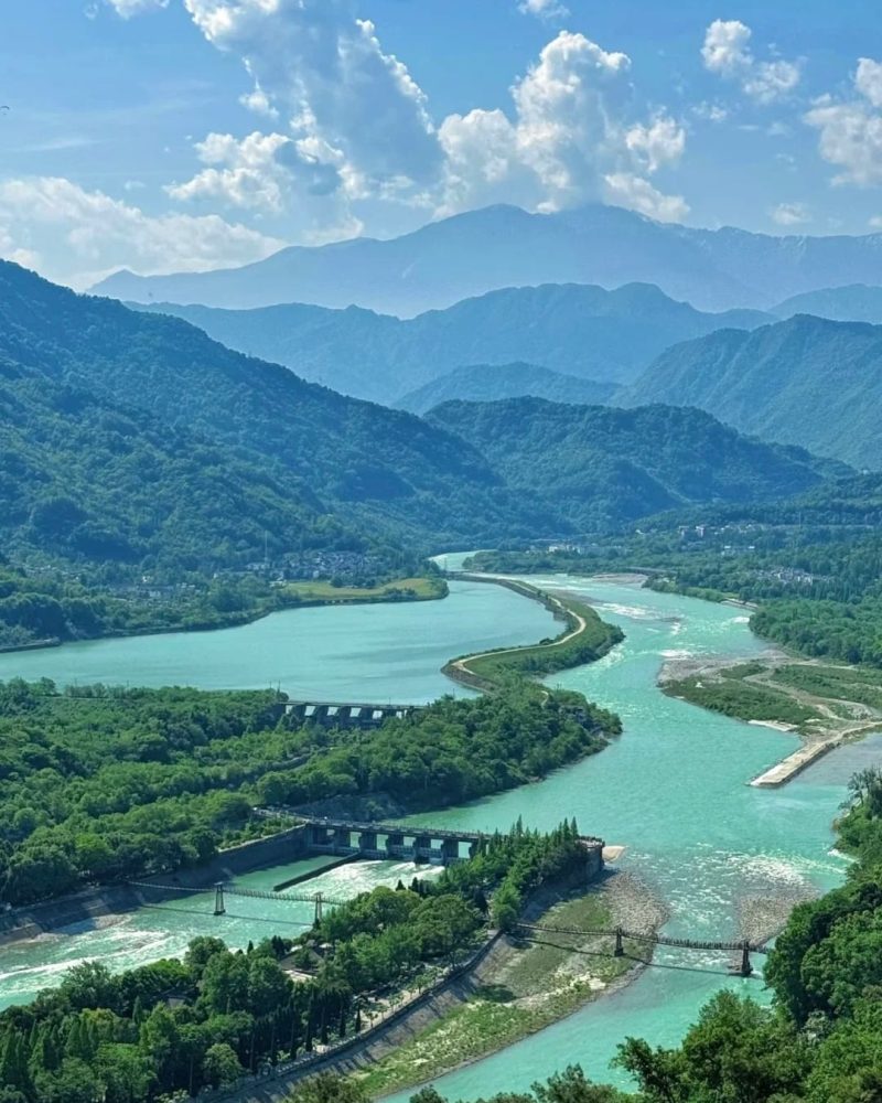 Min River channels and historic water-control structures at Dujiangyan