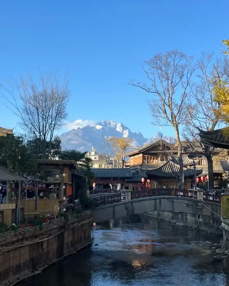 Stone bridge and historic streets in Lijiang Old Town