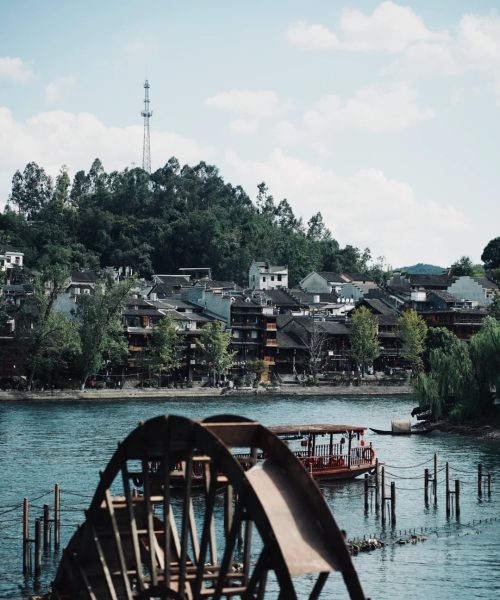 biancheng-lala-ferry-border-town