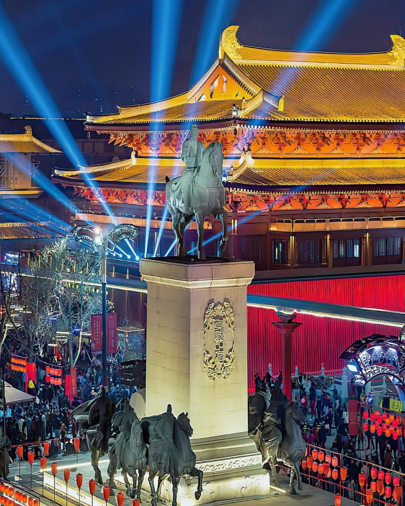 Datang Everbright City in Xi’an at night, showcasing Tang Dynasty–style architecture, cultural performances, and illuminated streets