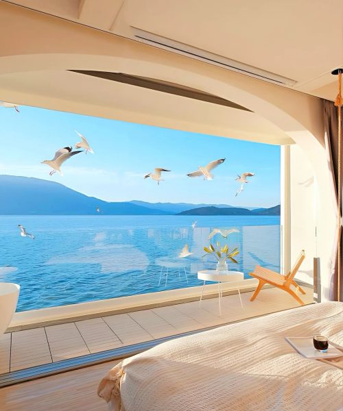 erhai-lakeview-bedroom-seagulls.jpg Panoramic Lakeview Room Overlooking Erhai with Flying Seagulls