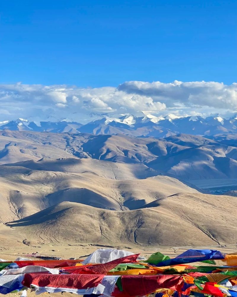 Himalayan panorama with prayer flags on the Tibet plateau