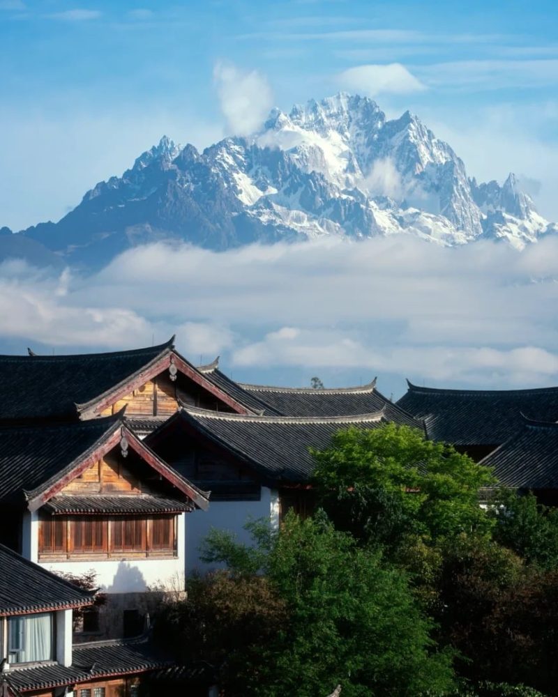 Lijiang Old Town and Jade Dragon Snow Mountain for a Yunnan family China tour