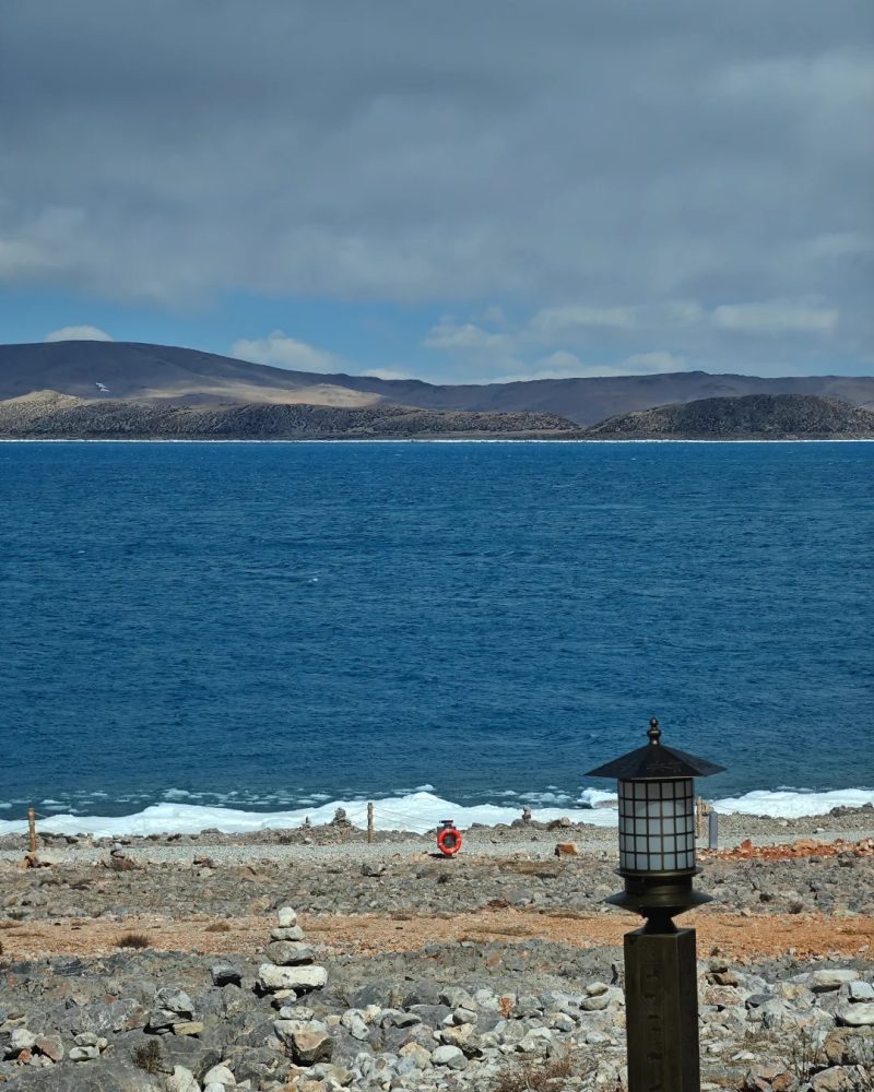 Rocky lakeshore view of Namtso Lake in northern Tibet