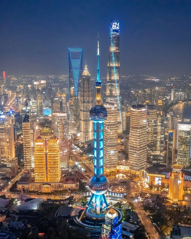 Night view of Shanghai Lujiazui skyline with Oriental Pearl Tower