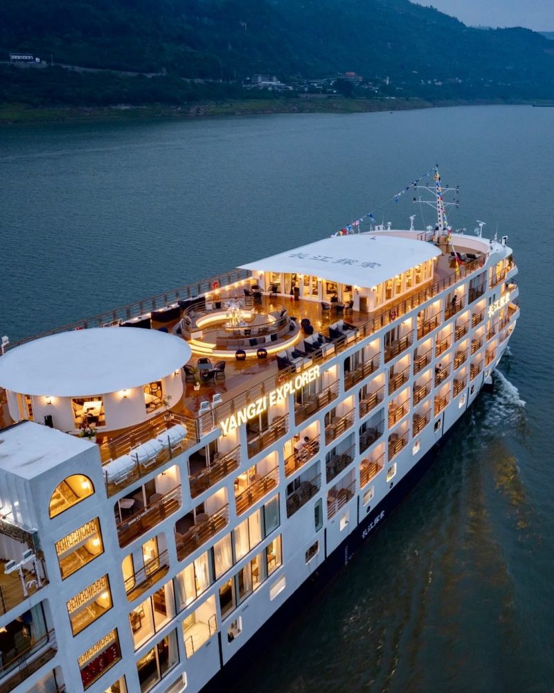 Luxury Yangtze River cruise through the Three Gorges on a private China tour