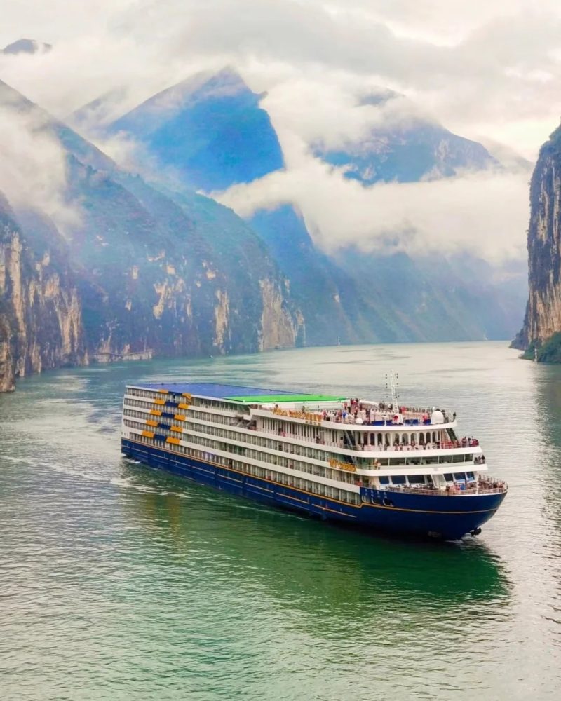 Yangtze River cruise through the Three Gorges on a 30-day private China grand tour